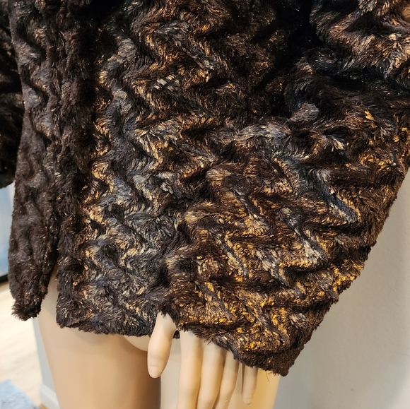 Alice + Olivia Masha Metallic Faux Fur Shawl Collar Jacket - Picture 12 of 17